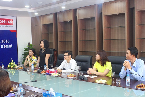 ba-trinh-thi-khanh-pho-tong-giam-doc-tap-doan-son-ha-phat-bieu-tai-buoi-le