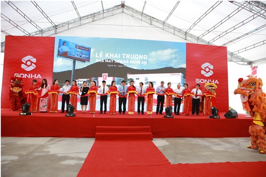 ban-lanh-dao-cat-bang-khanh-thanh-khai-truong-nha-may-son-ha-nghe-an
