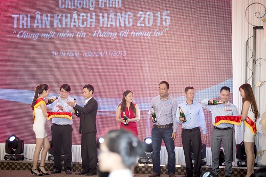 Quà tri ân khách hàng tại hội nghị