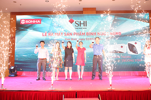 binh-nuoc-nong-shi-ra-mat-tai-thai-binh-5