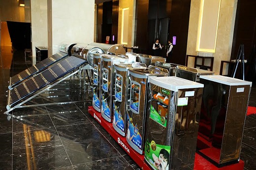 máy lọc nước R.o, bình nước nóng năng lượng mặt trời cũng được trưng bày tại hội nghị