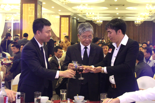 ban-lanh-dao-nhan-loi-chuc-tu-khach-moi-tham-du-hoi-nghi
