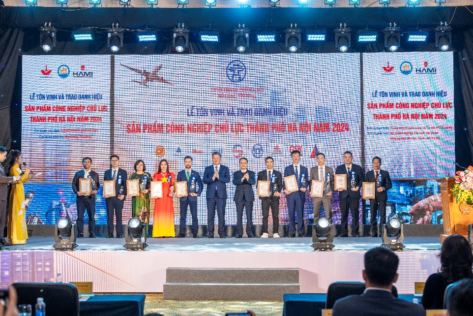 Các doanh nghiệp được vinh danh Top 10 SPCNCL Hà Nội 2024.