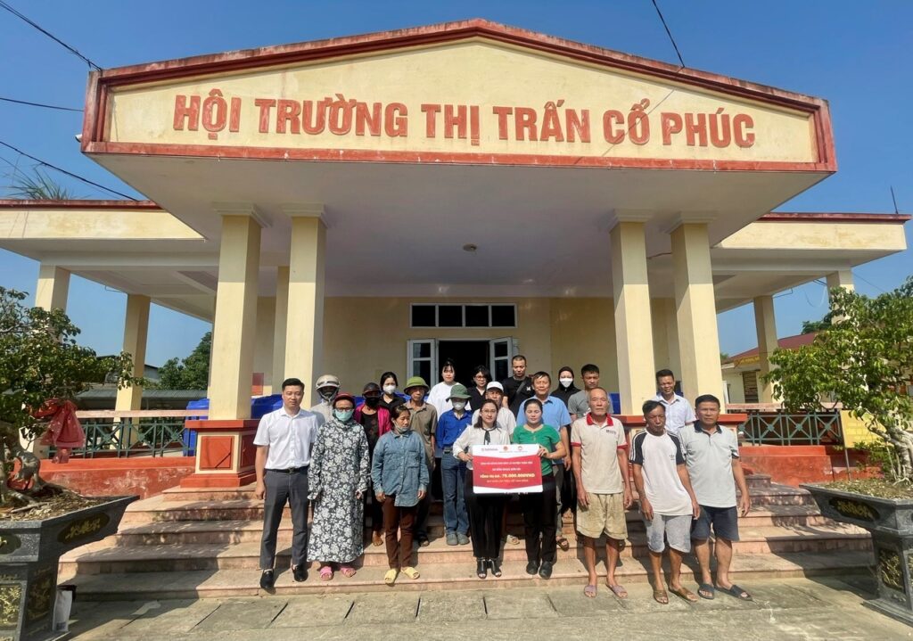 100 bon nuoc duoc td son ha trao tang nguoi dan vung lu tai yen bai 18003