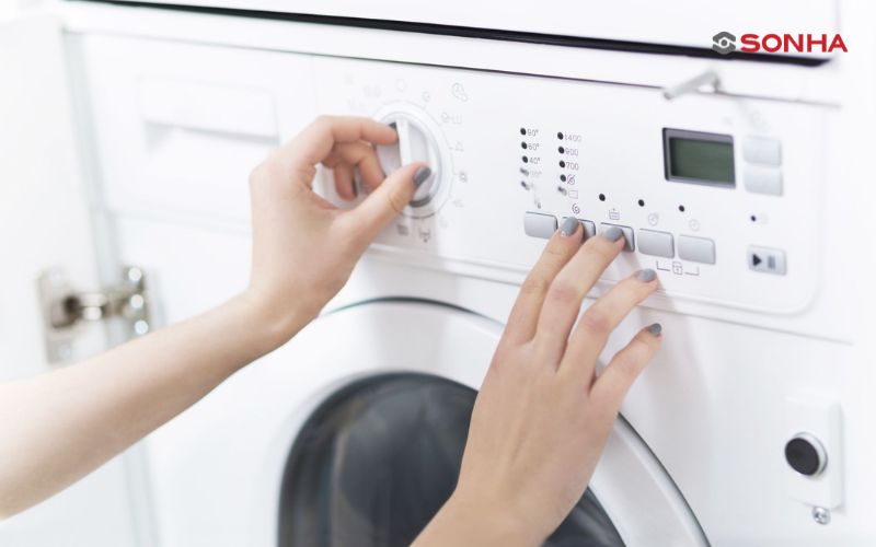 Việc giặt quần áo ở nhiệt độ thấp giúp tiết kiệm điện năng