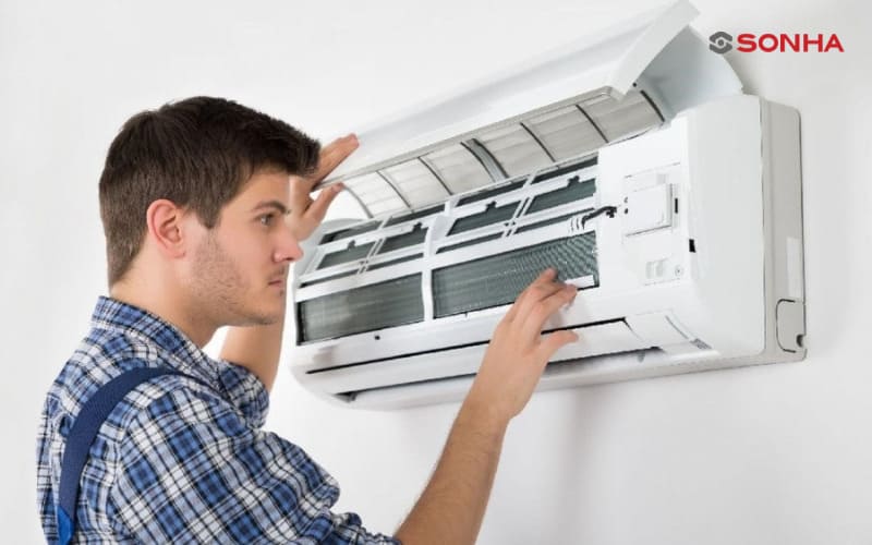 Việc tháo vỏ máy và kiểm tra các linh kiện bên trong sẽ giúp phát hiện kịp thời các sự cố