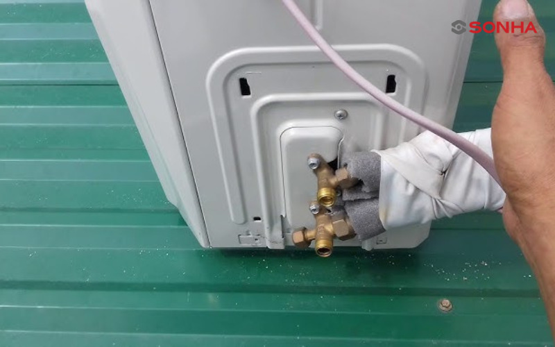 Khóa ga điều hòa sai kỹ thuật có thể ảnh hưởng nghiêm trọng đến hiệu suất hoạt động của thiết bị