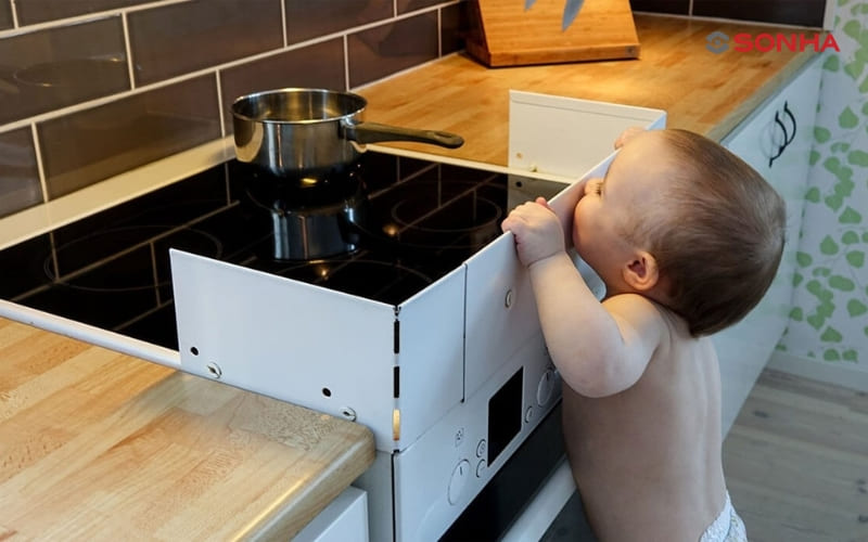 Thao tác mở khóa trẻ em có thể khác nhau giữa các thương hiệu, bạn nên kiểm tra kỹ sách hướng dẫn đi kèm bếp