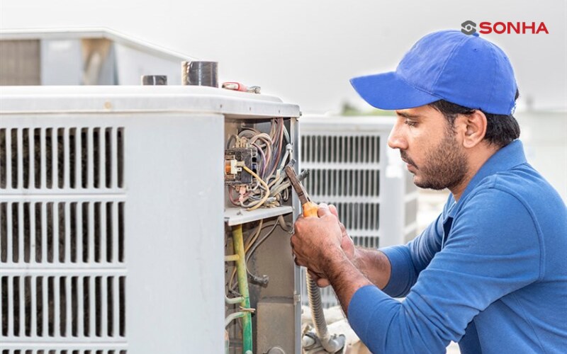 Nếu dây điện trong cục nóng bị đứt, bạn có thể tiến hành nối lại dây hoặc thay mới