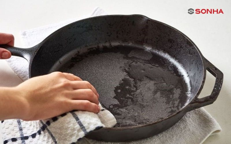 Dụng cụ nấu ăn quá cũ khiến bếp từ không nhận diện được