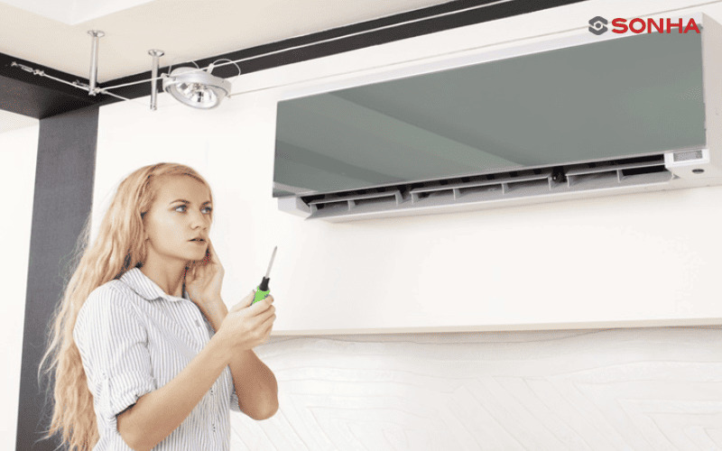 Khi máy lạnh bật nhưng không mát, bạn cần kiểm tra và thay gas ngay