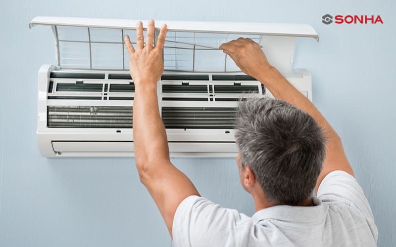 Khi vệ sinh điều hoà, nên ngắt nguồn điện trước 5 phút để đảm bảo an toàn