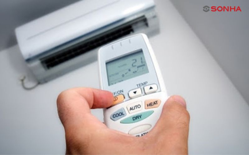 Remote là phương pháp phổ biến nhất để mở máy lạnh