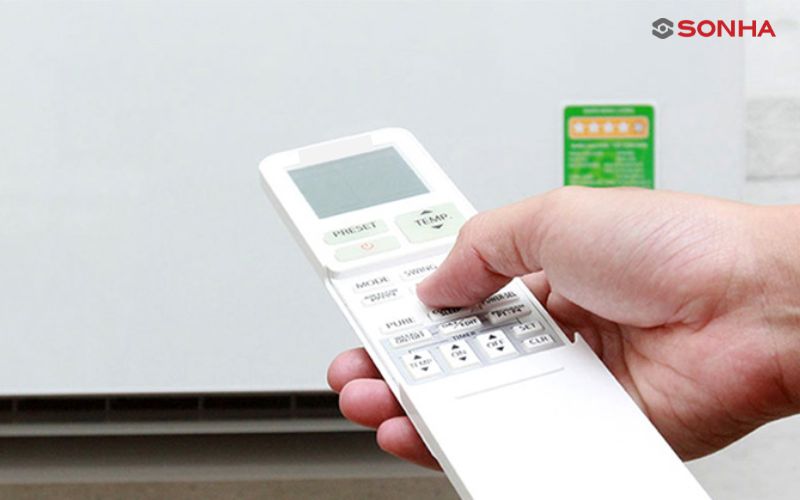 Bạn nên kiểm tra lại remote nếu vấn đề vẫn tồn tại sau khi đã thực hiện các biện pháp trên để cách reset remote máy lạnh