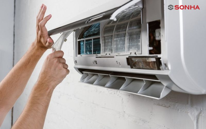 máy lạnh tự tắt chớp đèn. Hạn chế việc tự ý sửa chữa các bộ phận phức tạp