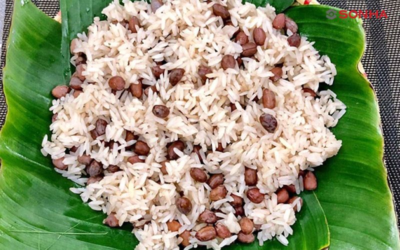Thành phẩm sau khi thực hiện theo cách nấu xôi lạc bằng nồi cơm điện trên