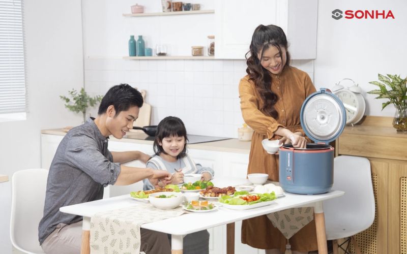 Tuân thủ các lưu ý an toàn khi sử dụng nồi cơm điện để có một bữa cơm êm ái bên gia đình
