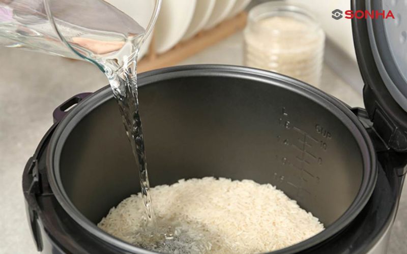 Nồi cơm điện hiện đại với chức năng nấu cháo tự động