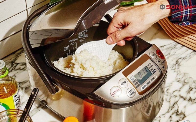 Nồi cơm điện cỡ trung bình phù hợp cho gia đình 3-6 người
