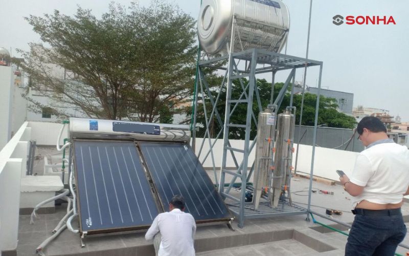 Lưu ý an toàn khi tự vệ sinh máy nước nóng năng lượng mặt trời