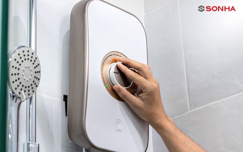 Hướng dẫn chi tiết cách sử dụng bình nóng lạnh từ khâu bật nguồn đến điều chỉnh nhiệt độ