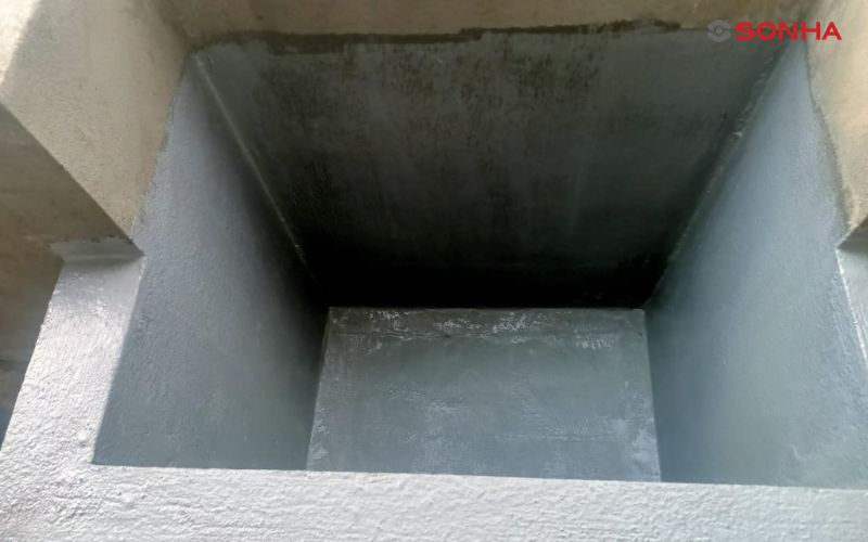 Xuất hiện những mùi hôi thối khó chịu là dấu hiệu nhận biết bể phốt bị thấm nước