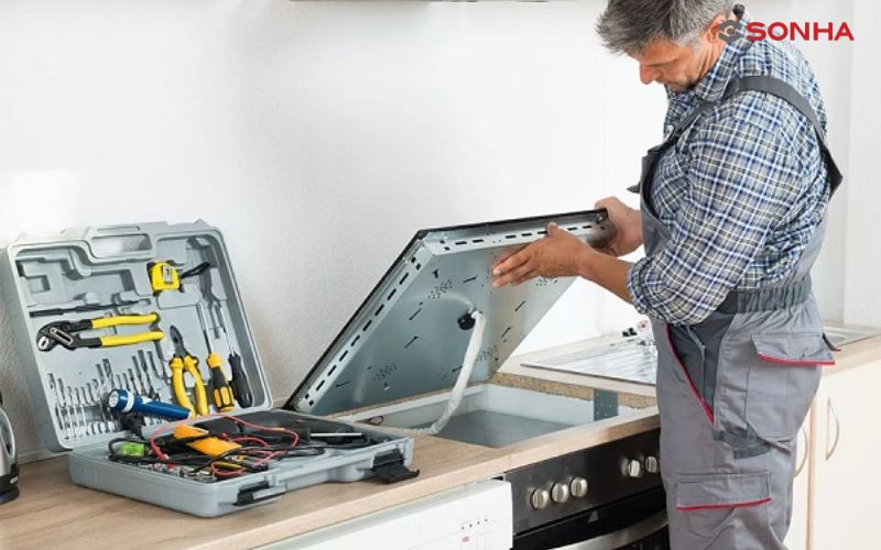 Linh kiện IGBT và tụ điện bên trong bếp từ bị hỏng sẽ gây ra tình trạng bếp từ không nón