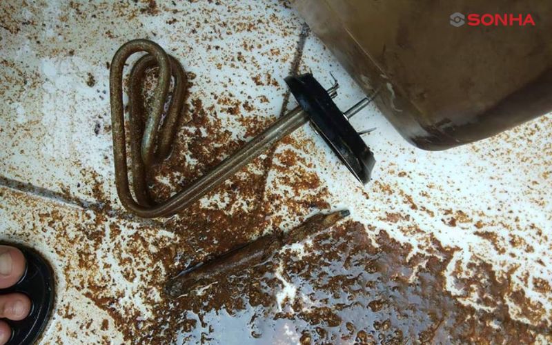 Xả cặn và lắp lọc đầu vào để bình nóng lạnh chạy mạnh hơn