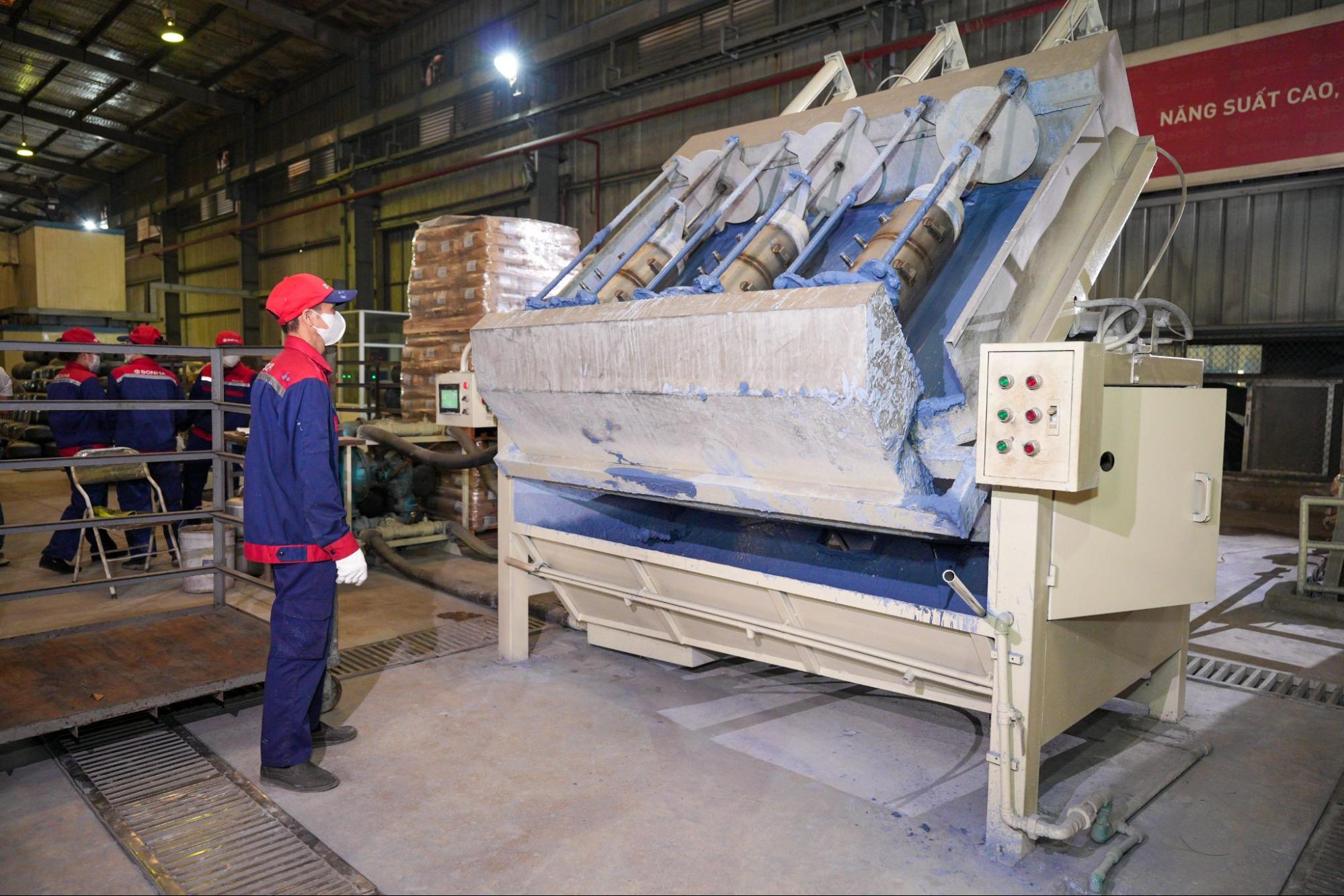 Quy trình tráng men ướt bình nước nóng 