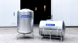 Áo giáp chống nóng bồn nước inox Sơn Hà được thiết kế tối ưu cố định bằng dây đai, khóa kéo cùng băng dính gai.
