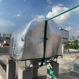 Phủ bạt cách nhiệt là giải pháp chống nóng bồn nước được nhiều gia đình lựa chọn nhưng lại chưa đạt được hiệu quả như mong muốn